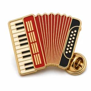 Classica spilla a fisarmonica rossa con contorni in metallo dorato in rilievo, soffietto rosso, lato tastiera color crema, lato pulsante nero e frizione a farfalla su sfondo bianco.