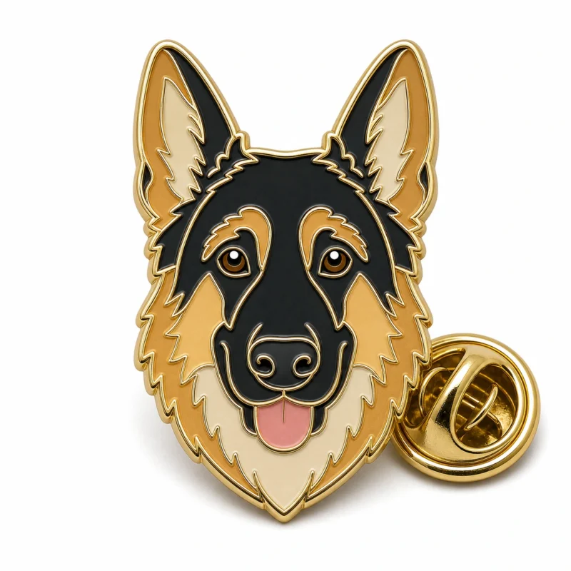 Alfiler de esmalte blando Head Portrait German Shepherd Pin con contornos metálicos en relieve, secciones planas de color esmaltado, detalles de insignia conectados y un embrague de mariposa sobre fondo blanco.