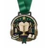 Библиотечный значок Reading Challenge Medal мягкая эмалевая медаль с контурами из черного никелированного металла, изумрудной лентой на шее, формой арки книжного шкафа, трофеем страницы, звездами и акцентами закладки, и белым фоном.