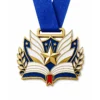 Медаль Open book Reading Challenge Medal из мягкой эмали с контурами из полированного золотистого металла, голубой лентой на шее, формой крыла открытой книги, центральной звездой, закладкой и лавровыми акцентами и белым фоном.