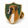 Мягкая эмалевая булавка Shield Boxer Dog Pin с рельефными металлическими контурами, плоскими цветными участками эмали, соединенными деталями значка и муфтой-бабочкой на белом фоне.